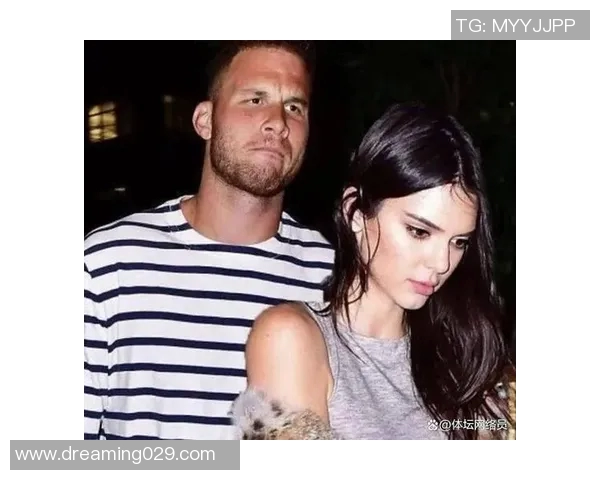 足球明星为何纷纷与肯豆亲密互动背后的秘密与魅力分析